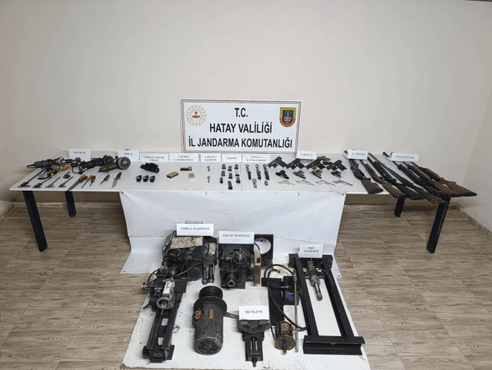 Çok Sayıda Silah ve Malzeme Ele Geçirildi