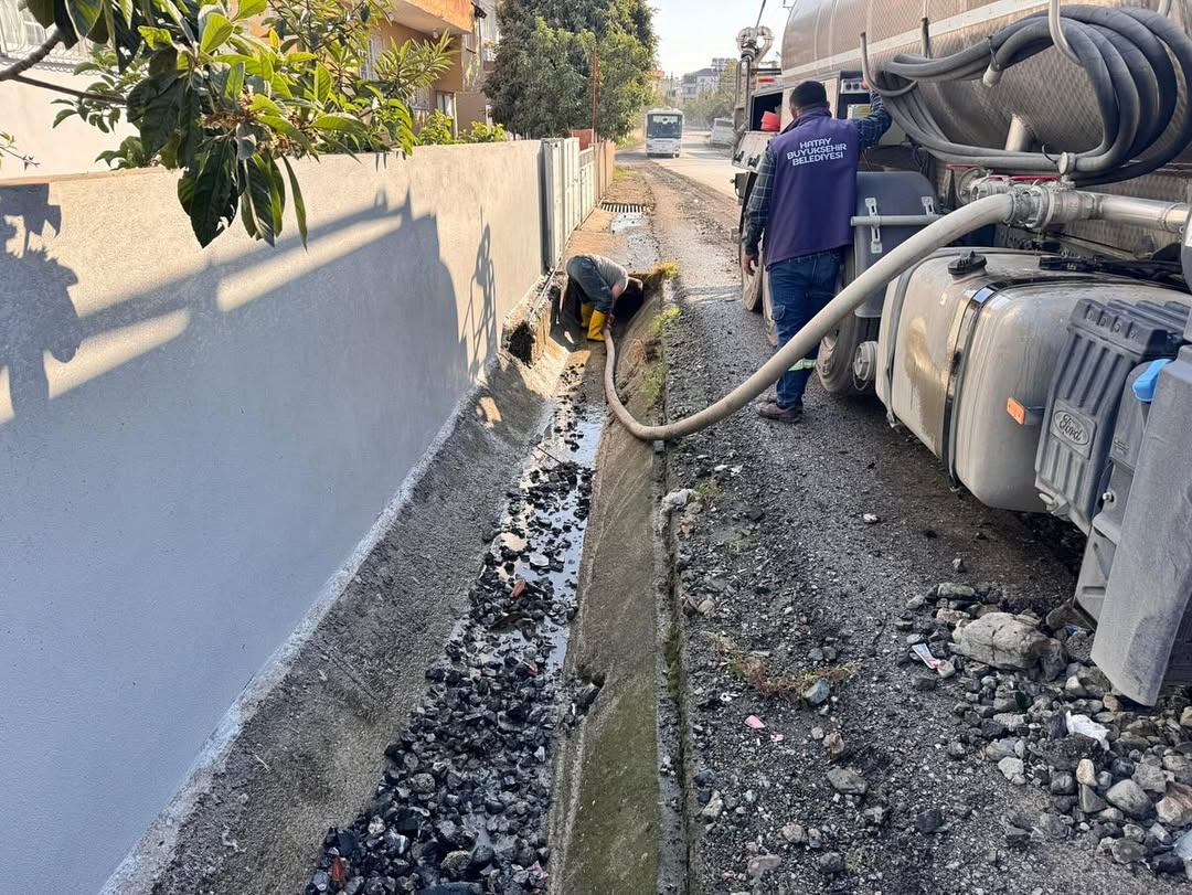 Dörtyol’da Kanallardan Çıkan Atık Şaşırttı