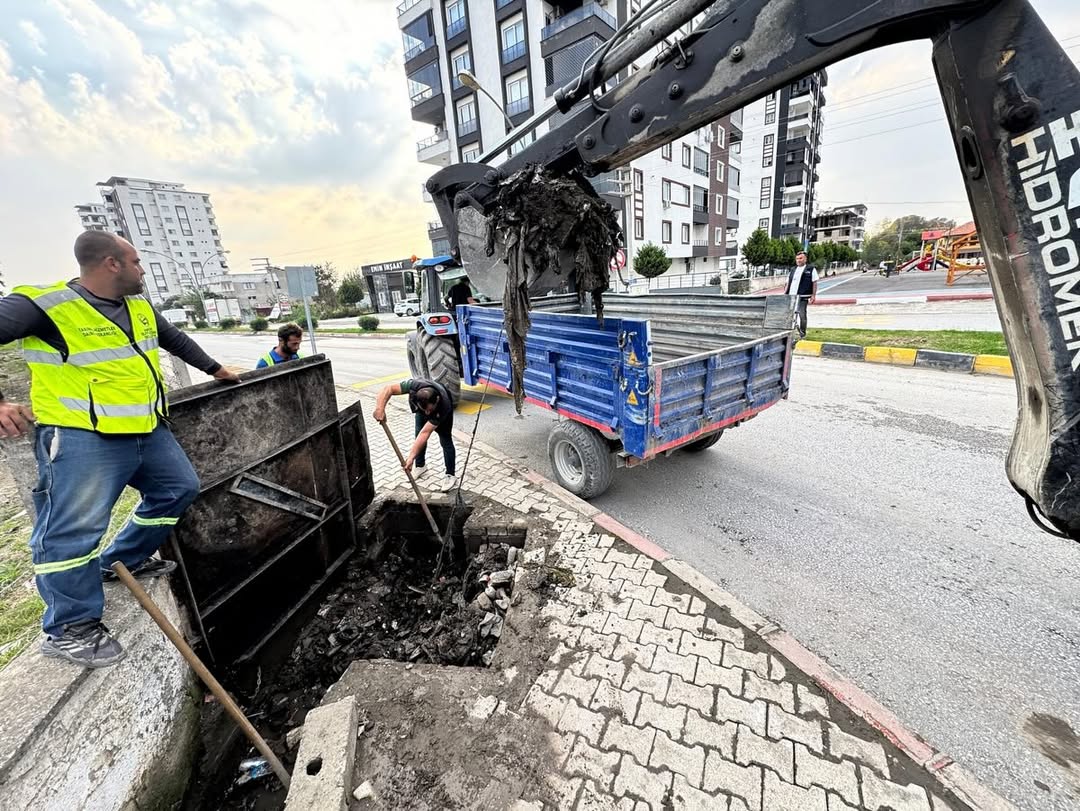 Dörtyol’da Kanallardan Çıkan Atık Şaşırttı