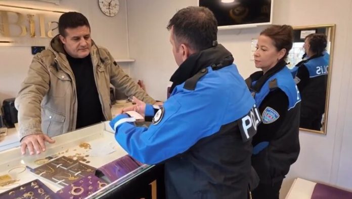 Hatay-Polisi-Esnafi-Bilgilendirdi Hatay Polisi Esnafı Bilgilendirdi