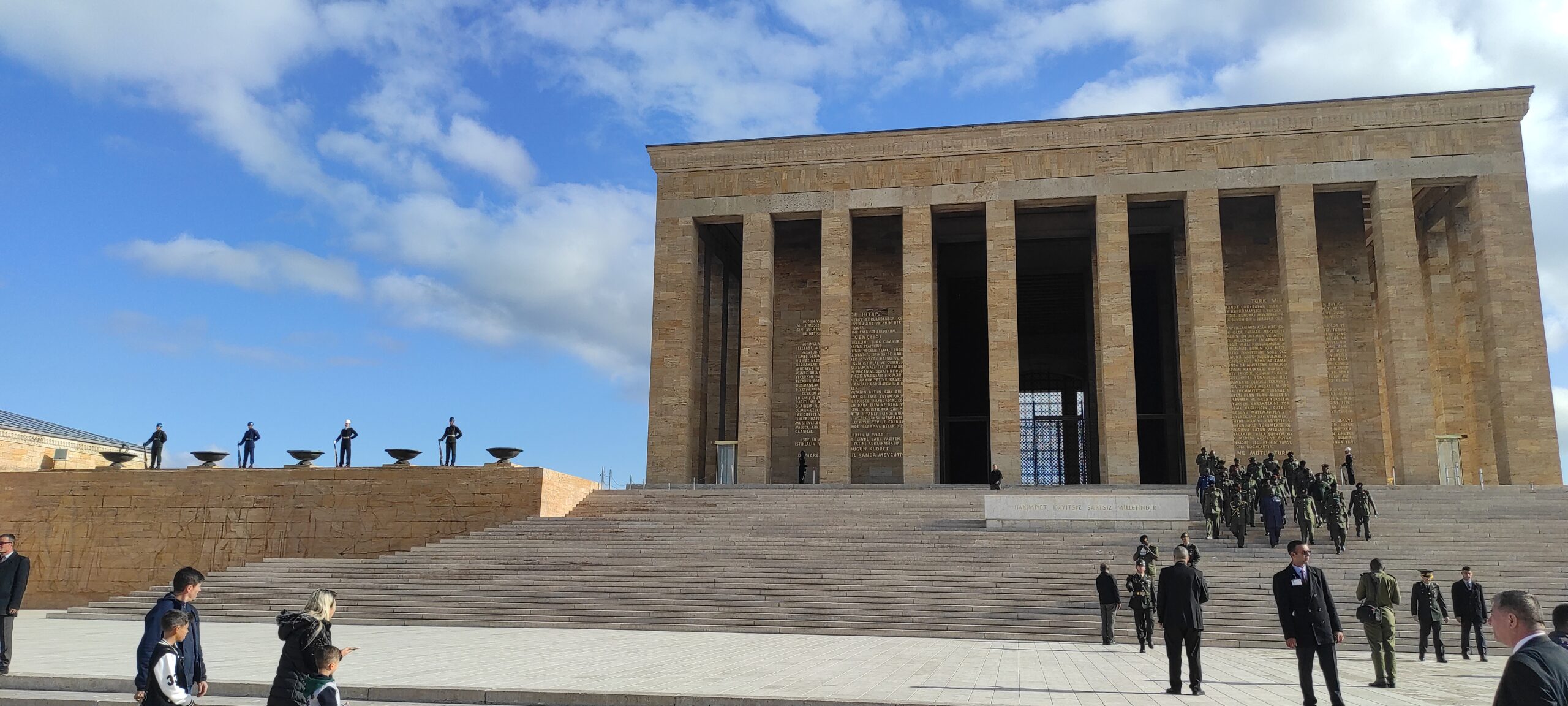 Tüm Hatay Dernekler Federasyonu Genel Başkanı Mehmet Doğru, 29 Ekim Cumhuriyet Bayramı ve Cumhuriyetimizin 102. kuruluş yıl dönümü dolayısıyla yayımladığı mesajda, Cumhuriyet’in Türk milletinin en büyük ortak değeri olduğunu vurguladı.